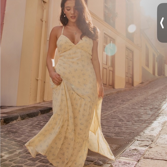 Hollister Dresses & Skirts - Hollister Butter Yellow Floral Maxi Dress